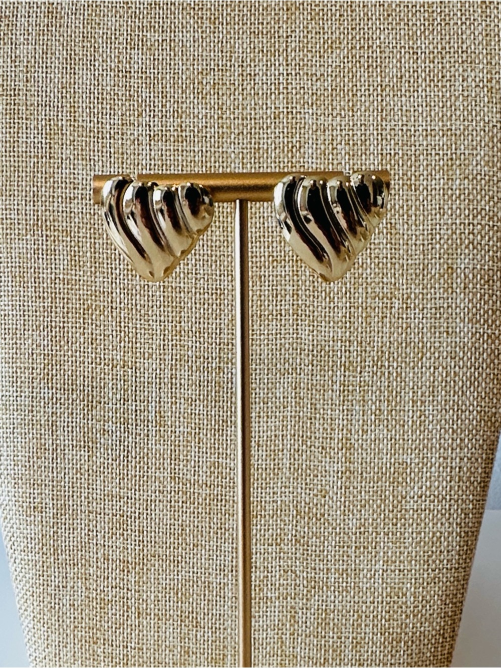 Fashion Jewelry Gold Ribbed Heart Stud Earrings - Gold